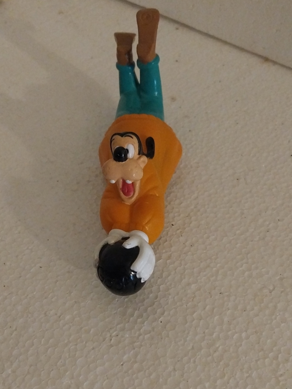 Goofy PVC Figure in Orange Shirt Holding Ball